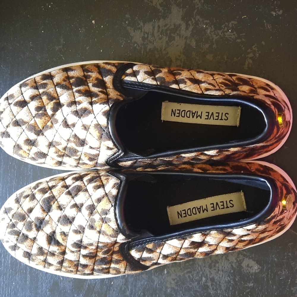 Steve Madden slip on shoes